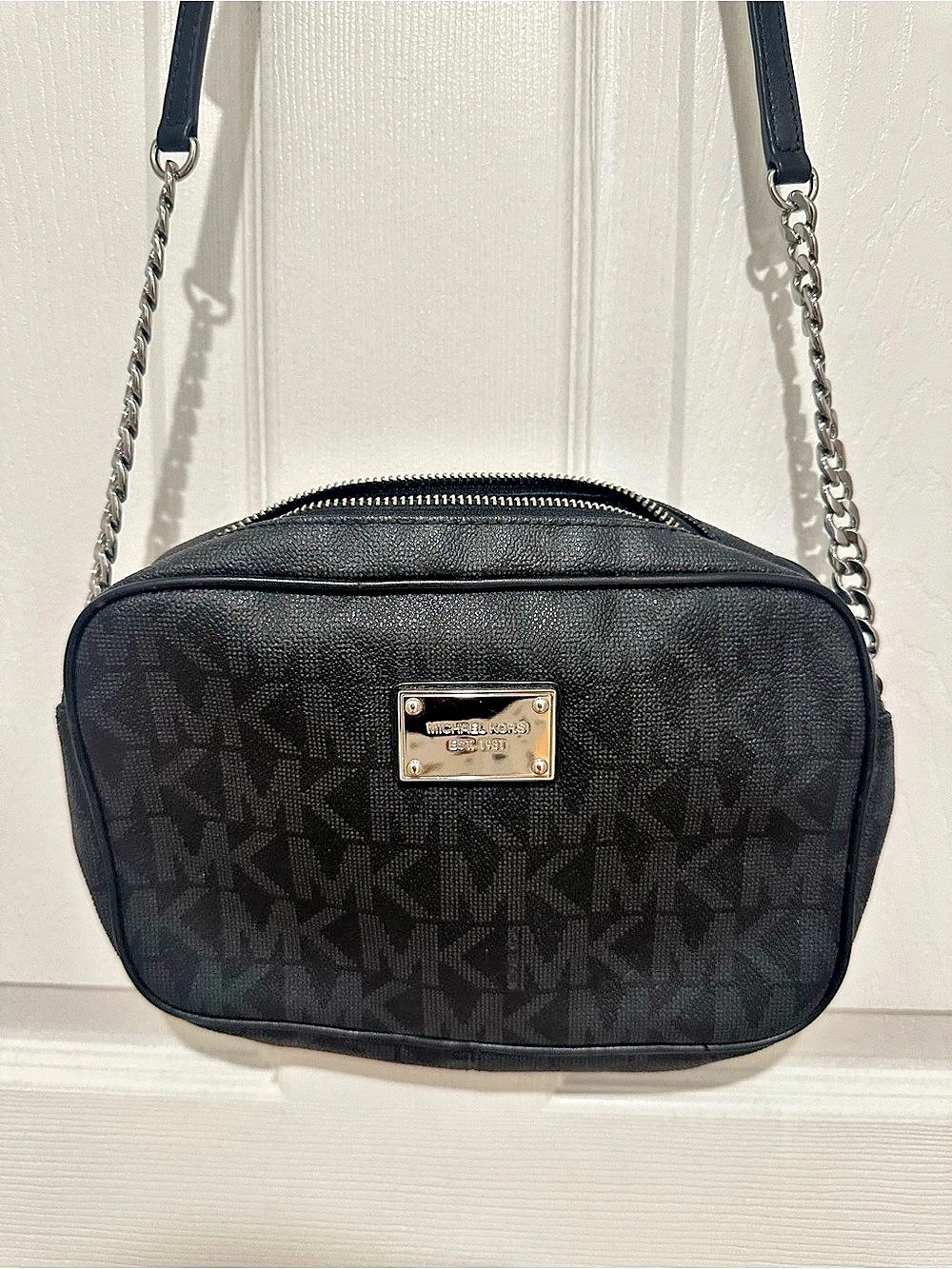 Michael Kors Jet Set Travel Medium Logo Crossbody Bag Black